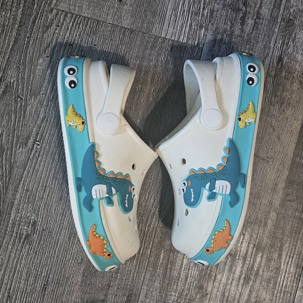 🩷Kids Dinosaurs Clogs‎ Size 2❤️